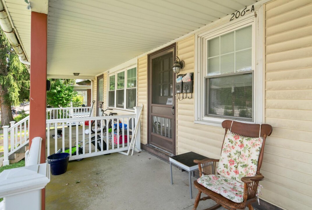 206 Brookdale Ave, Unit 2nd floor in Glenside, PA - Building Photo