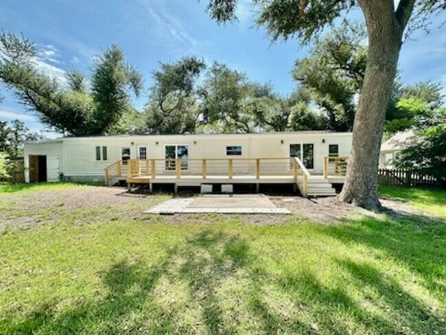 2352 Bay Grove Rd in Freeport, FL - Building Photo - Building Photo