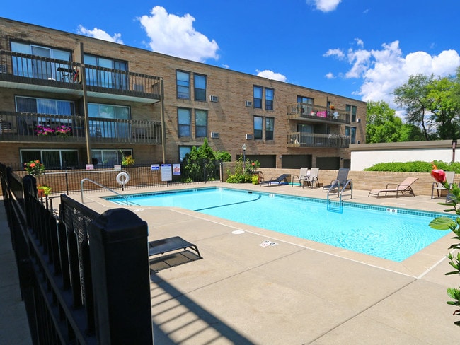 Lexington Hills Apartments