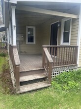 117 River St, Unit Apartment B in Warrensburg, NY - Building Photo - Building Photo