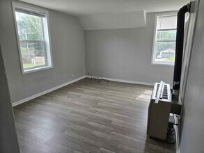 2042 Crescent Ave in Eau Claire, WI - Building Photo - Building Photo