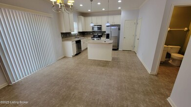 8903 Amaranth Dr in Louisville, KY - Building Photo - Building Photo
