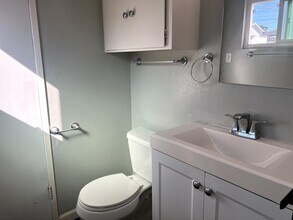 2000 Carnegie Ln in Redondo Beach, CA - Building Photo - Building Photo