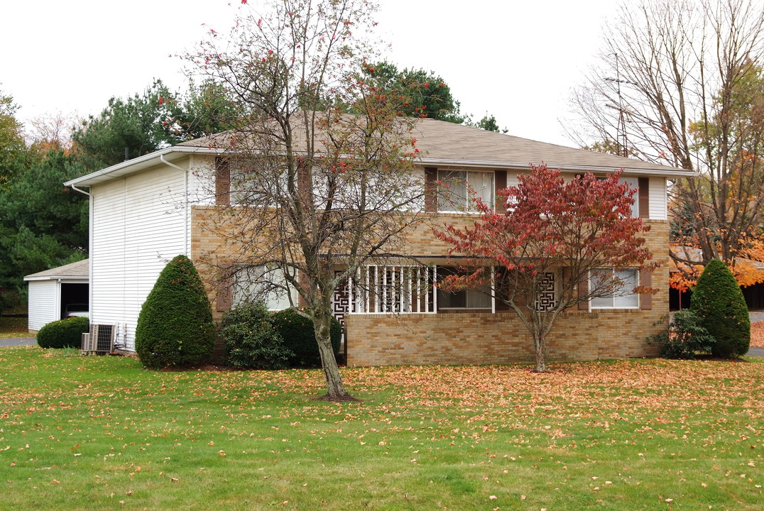 5674-5678 Huckleberry St NW in North Canton, OH - Building Photo