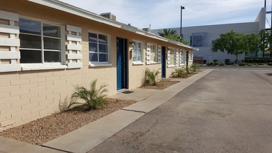Jefferson St in Phoenix, AZ - Building Photo - Building Photo