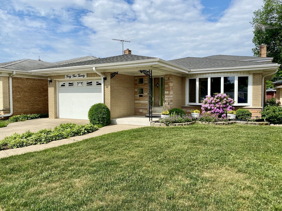 4520 Thatcher Ave in Norridge, IL - Building Photo
