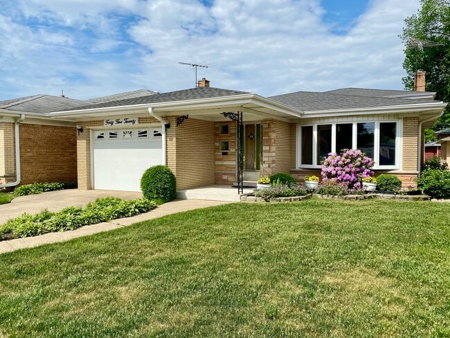 property at 4520 Thatcher Ave