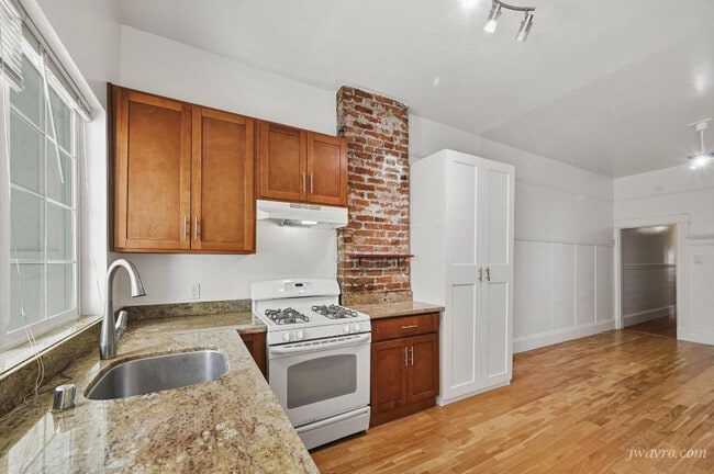 property at 2981 Sacramento St
