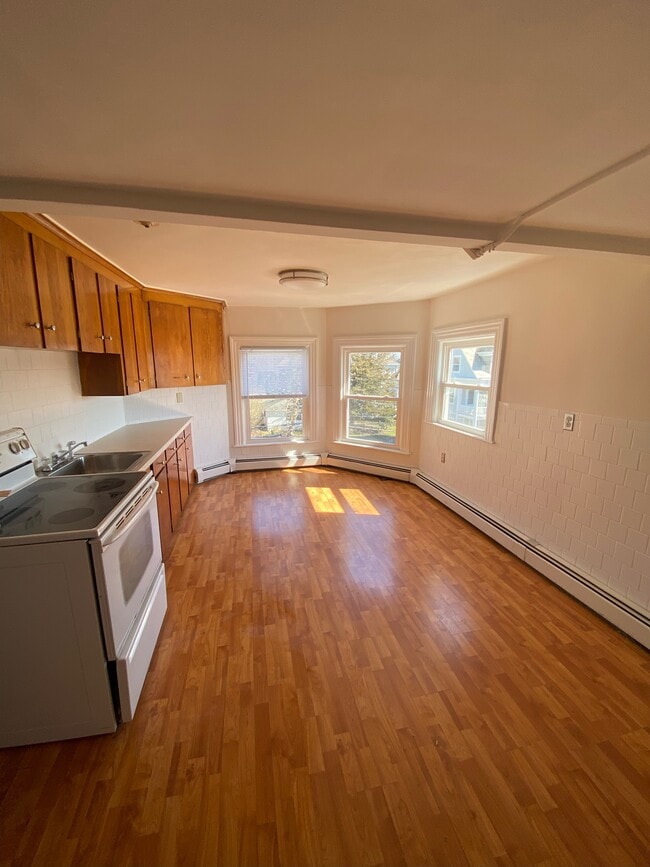 55 Grove St, Unit Third - Penthouse