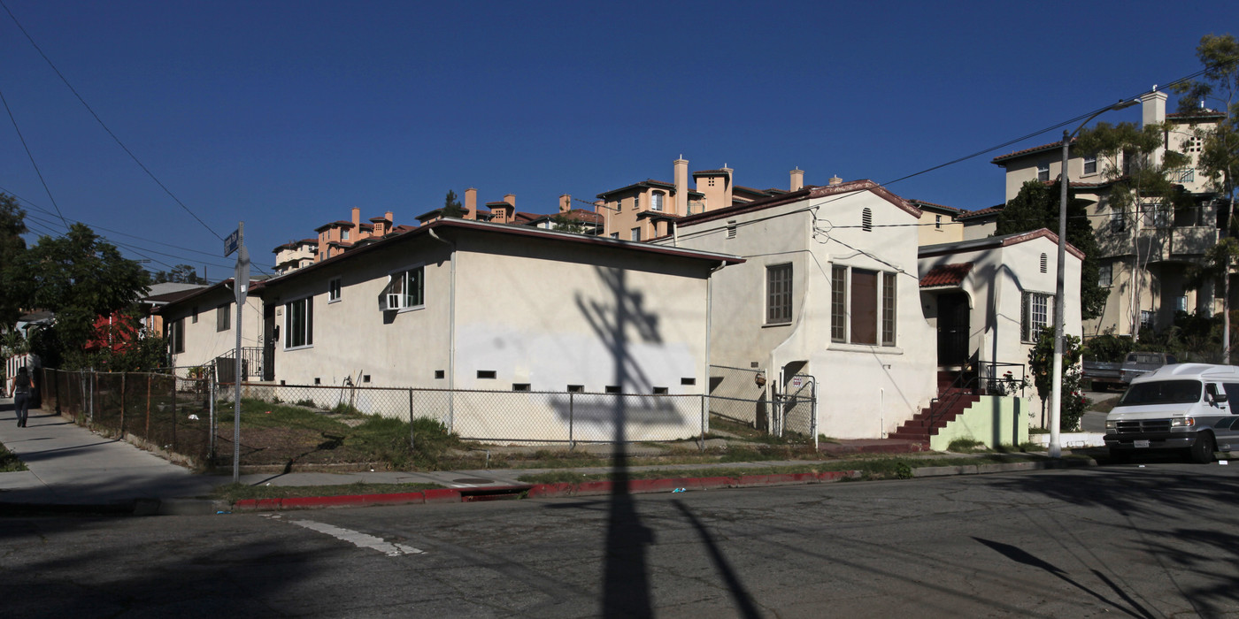 2204 Lincoln Park Ave in Los Angeles, CA - Foto de edificio