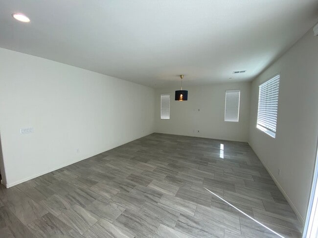 1343 Reef Point Ave in Henderson, NV - Building Photo - Building Photo