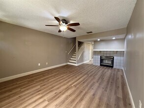 2201 Fletchers Point Cir in Tampa, FL - Building Photo - Building Photo
