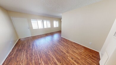 Venice Capri in Inglewood, CA - Building Photo - Interior Photo