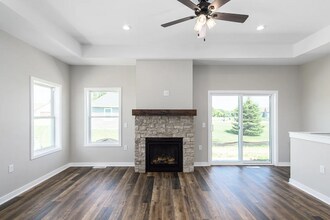 946 Kings Dr in Brownsville, WI - Building Photo - Building Photo