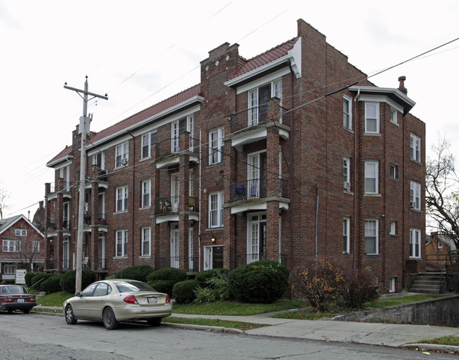 1047 Beech Ave in Cincinnati, OH - Foto de edificio - Building Photo