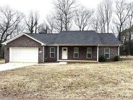 122 Fargo Dr in Meridianville, AL - Building Photo