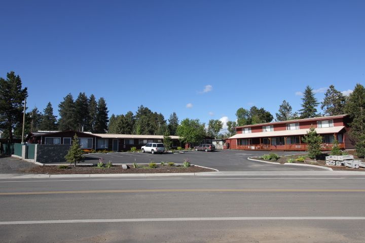 Gallatin Village in Bend, OR - Building Photo