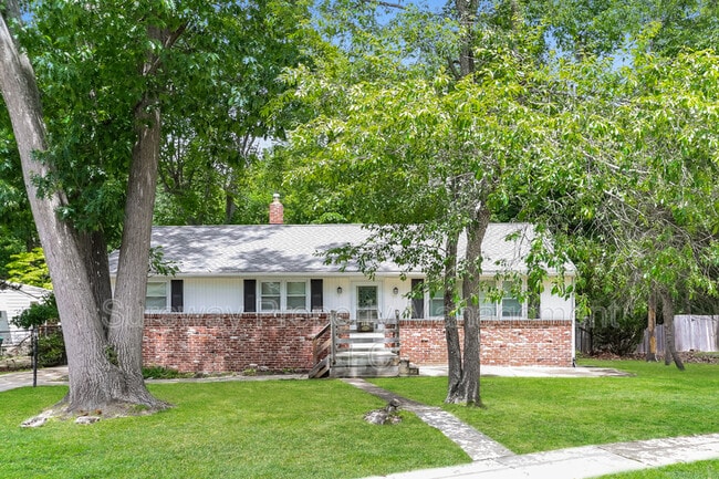 359 Lake Blvd