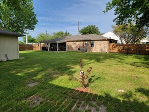 2513 Brewster St in Caddo Mills, TX - Foto de edificio - Building Photo