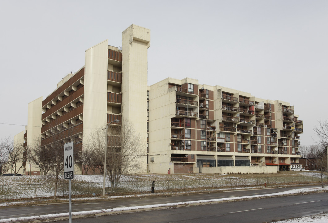 Edgeley in the Village in Toronto, ON - Building Photo