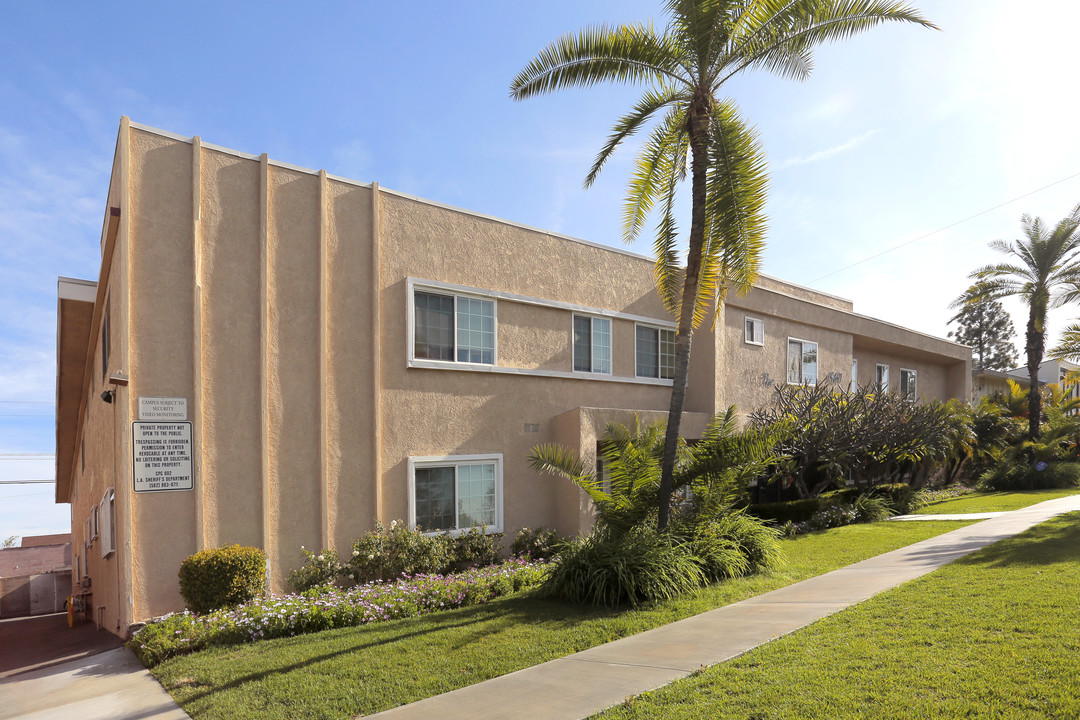 The Beachcomber Apartments in La Mirada, CA - Building Photo