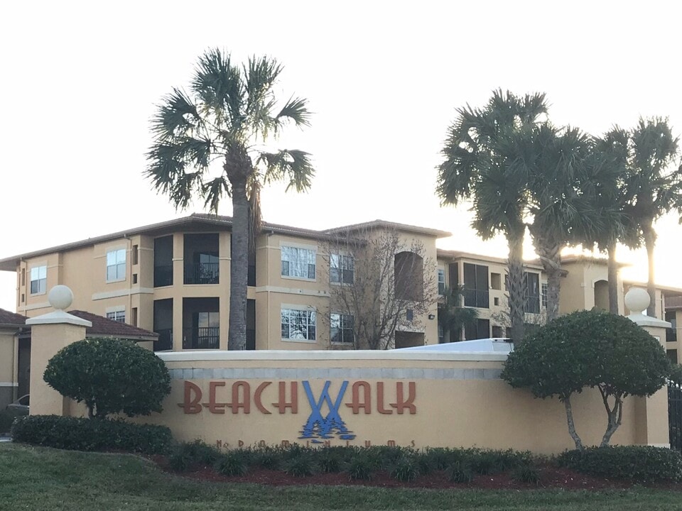 4345 Bayside Village Dr, Unit 301 in Tampa, FL - Building Photo