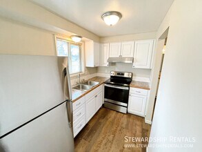 1429 W Broadway in Eugene, OR - Building Photo - Building Photo