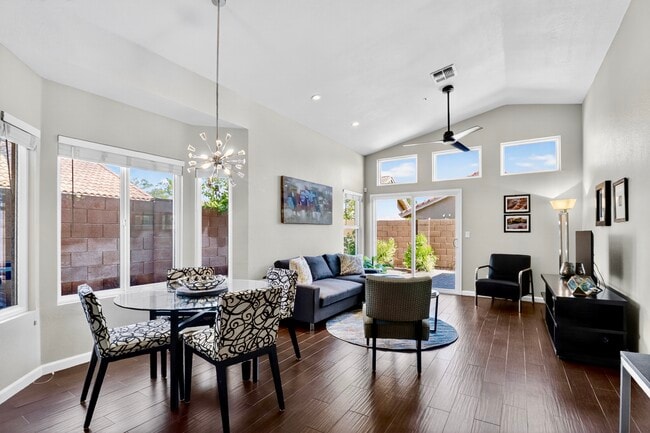 8828 E Riviera Dr