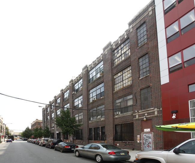 9-15 White St in Brooklyn, NY - Foto de edificio - Building Photo