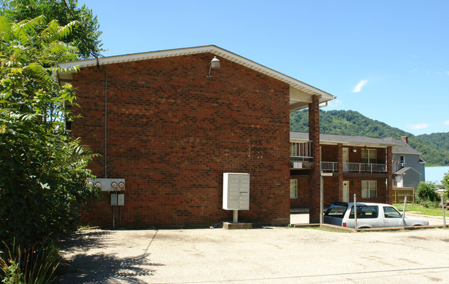 1507 W Dupont Ave in Belle, WV - Building Photo - Building Photo