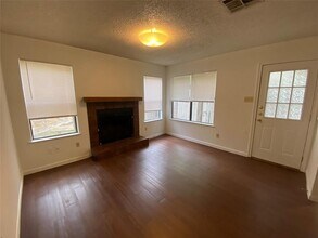 8704 Schick Rd in Austin, TX - Building Photo - Building Photo