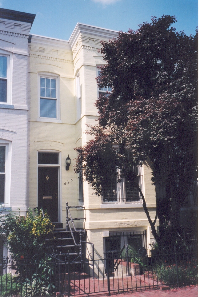 626 G St NE, Unit B in Washington, DC - Building Photo - Building Photo