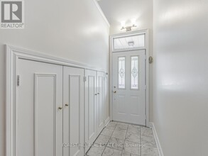 30 Brownstone Ln in Toronto, ON - Building Photo - Building Photo