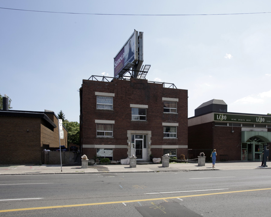 1169 Danforth Ave in Toronto, ON - Building Photo