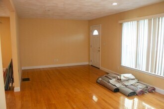 4 Humphrey St in Wakefield, MA - Building Photo - Building Photo