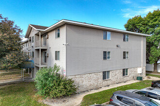 Newbury Apartments in St. Cloud, MN - Foto de edificio - Building Photo