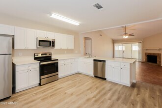 7744 W Yucca St in Peoria, AZ - Building Photo - Building Photo