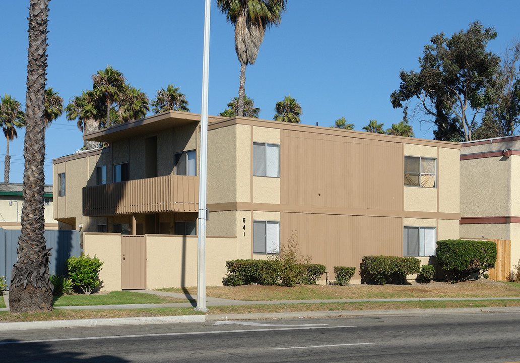 541 W Channel Islands Blvd in Oxnard, CA - Building Photo