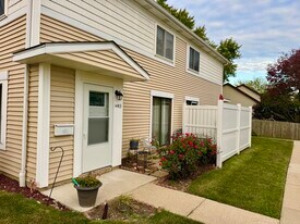 1483 Cornell Ct in Hoffman Estates, IL - Building Photo