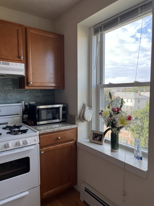 1056 Cambridge St, Unit 4f in Cambridge, MA - Building Photo