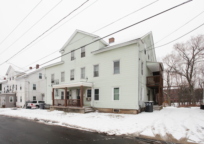 35-43 Asnuntuck St in Enfield, CT - Foto de edificio - Building Photo