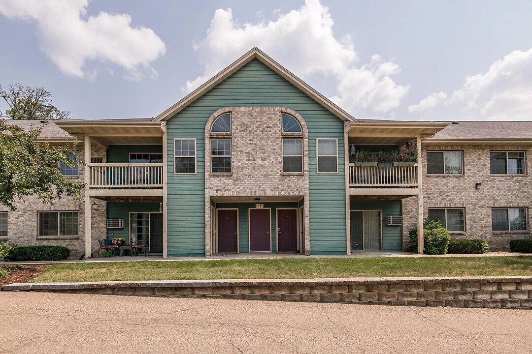 1915 Deerhaven Ln NE in Rochester, MN - Building Photo