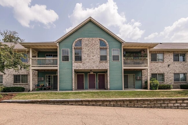 property at 1915 Deerhaven Ln NE