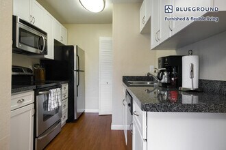 877 Heatherstone Way in Mountain View, CA - Building Photo - Building Photo
