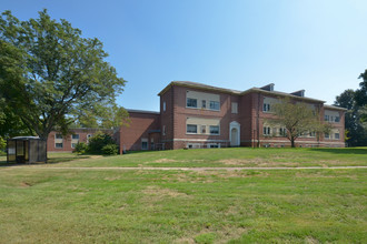 Mitchell on the Park Adult Living in Wethersfield, CT - Foto de edificio - Building Photo