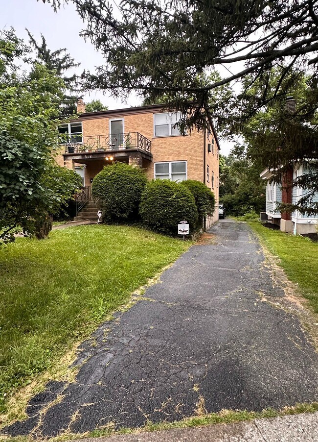 2915 Mignon Ave in Cincinnati, OH - Building Photo - Building Photo