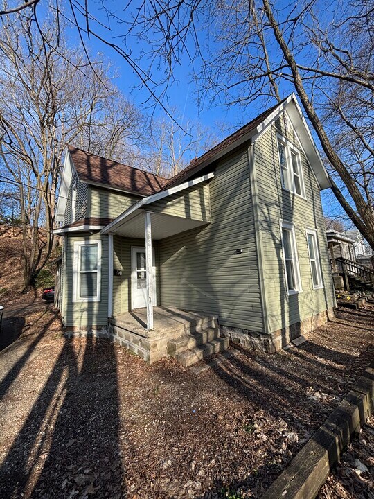 225 Ingleside Ter in Kalamazoo, MI - Foto de edificio