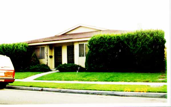 662-666 College Dr in Ventura, CA - Foto de edificio - Building Photo