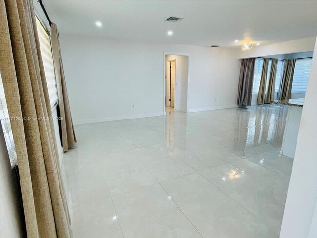 8520 NW 15th St in Pembroke Pines, FL - Building Photo - Building Photo