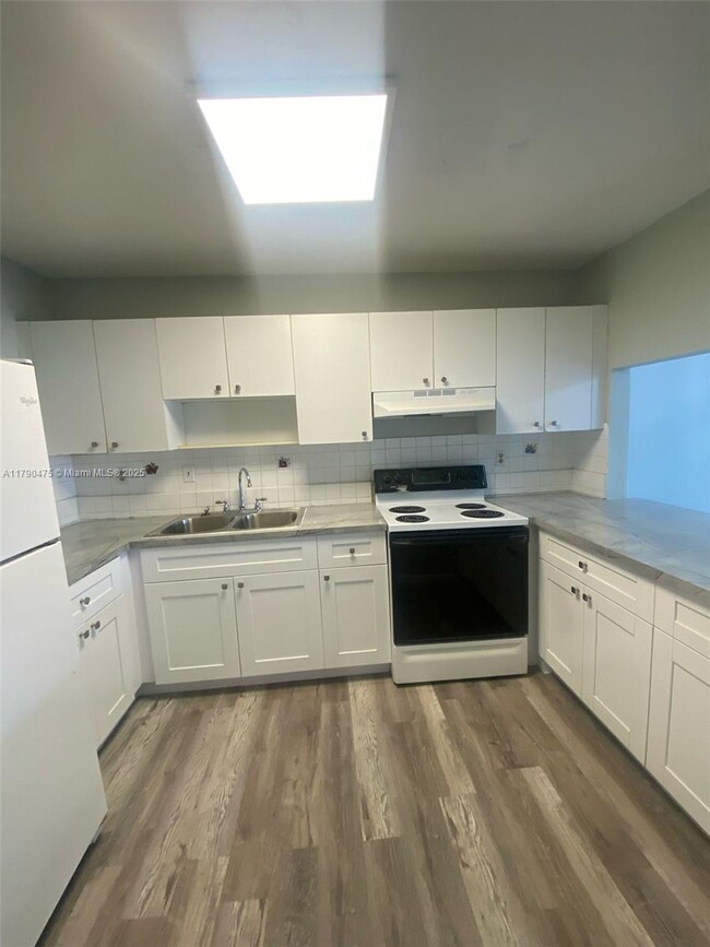 property at 305 W 68th St